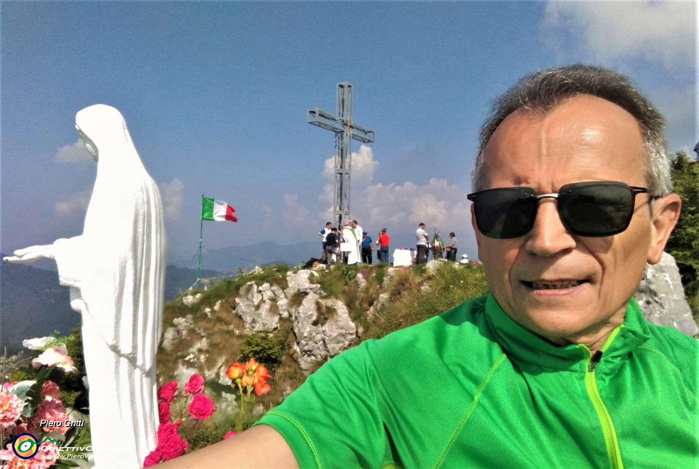 40 Selfie dalla bianca Madonnina verso la croce.jpg